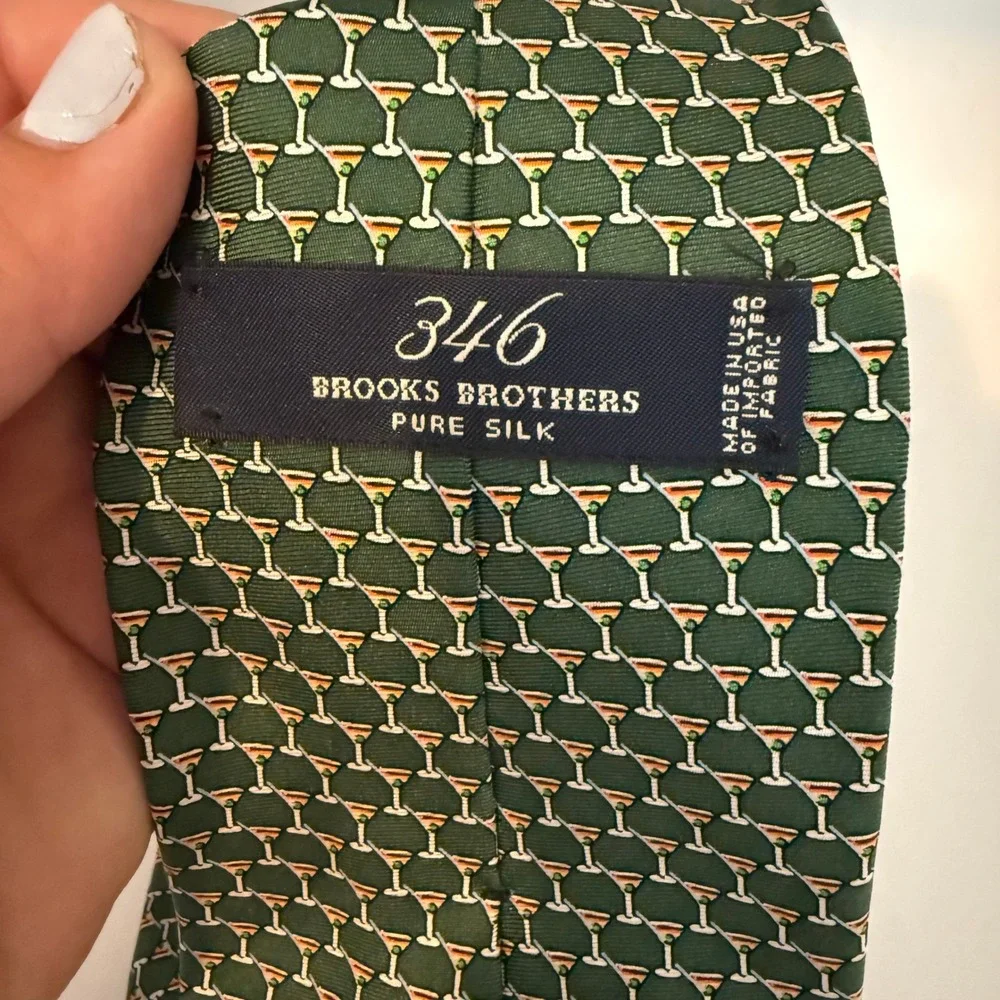 Brooks Brothers 346 Mens Silk Tie Green Martini Glass Novelty Print USA Made